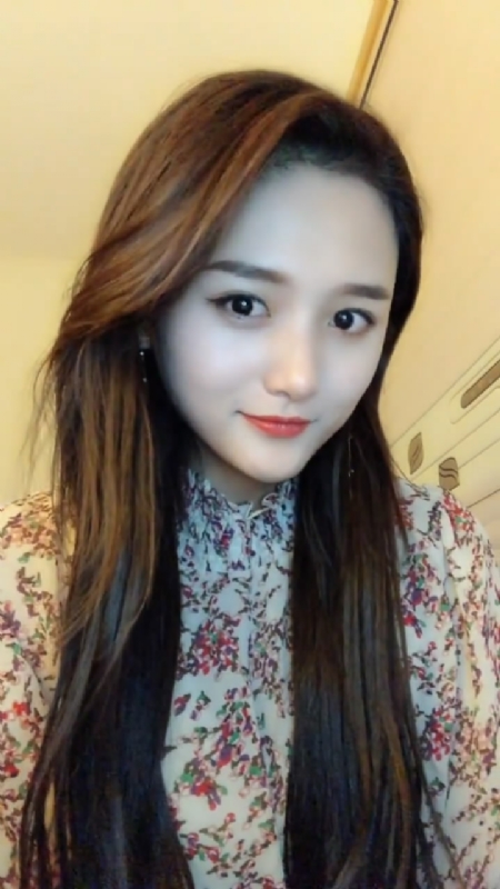 淡然一笑的第一张照片--金华相亲服务中心