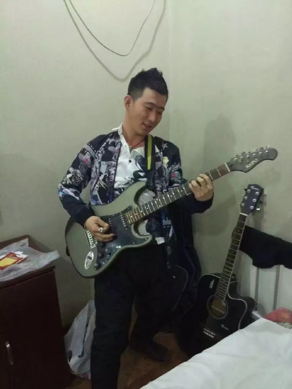 小吉他的第一张照片--金华相亲服务中心