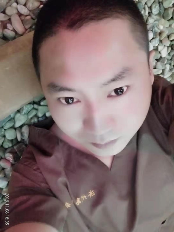 红枫叶的第一张照片--金华相亲服务中心