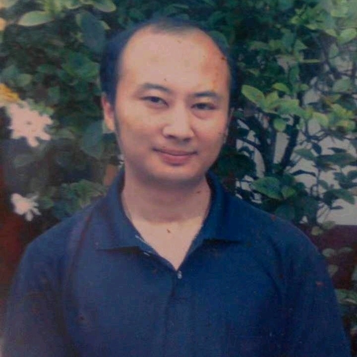 石峰里的生命的第一张照片--金华相亲服务中心