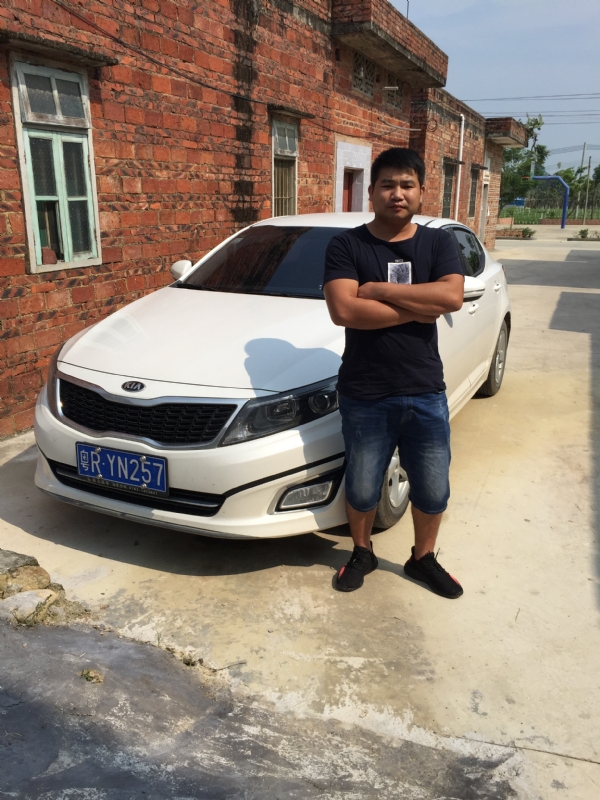 独坐街头的第三张照片--金华相亲服务中心