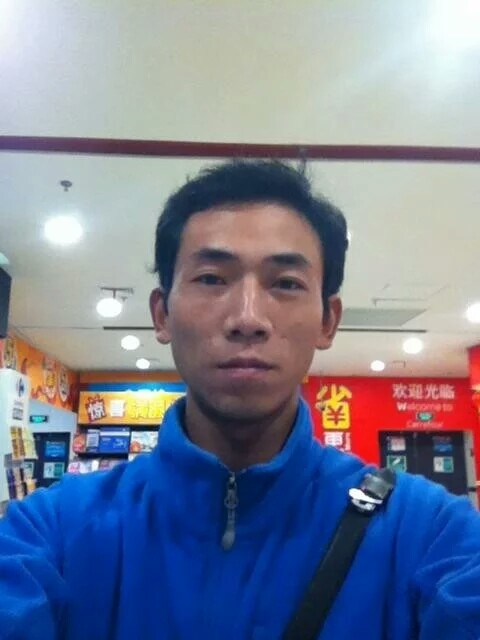 青草地溪水边的第一张照片--金华相亲服务中心