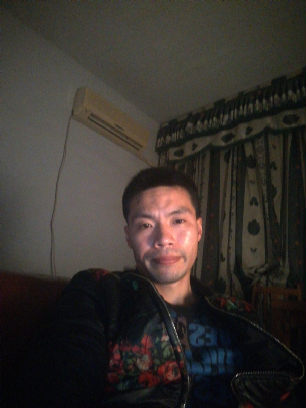 性情男儿的第一张照片--金华相亲服务中心