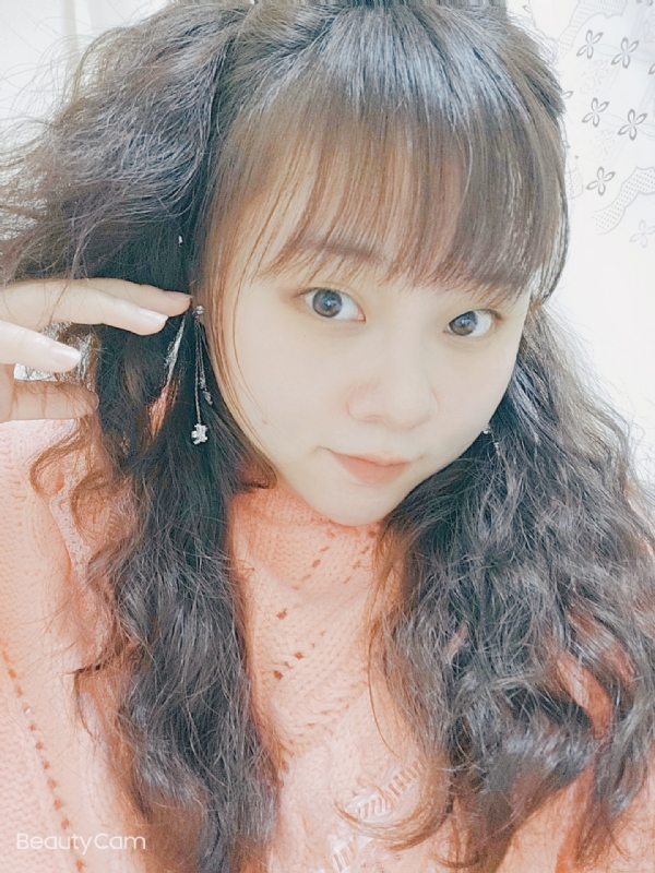 艾薇儿的第一张照片--金华相亲服务中心