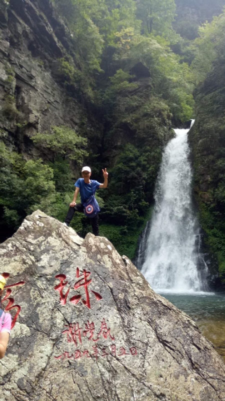 海岸岩崖的第一张照片--金华相亲服务中心