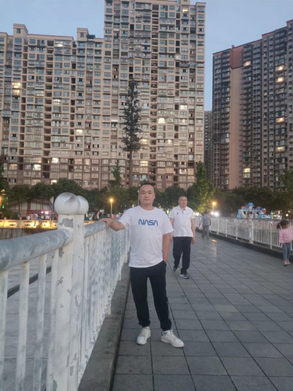 寂寞的男人的第一张照片--金华相亲服务中心