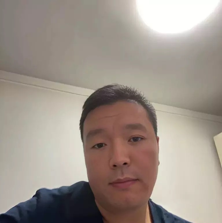 穿唐装的松鼠的第一张照片--金华相亲服务中心