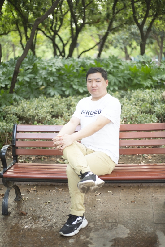 抱着鱼睡觉的猫的第一张照片--金华相亲服务中心