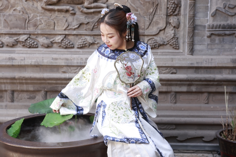 认真的雪的第一张照片--金华相亲服务中心